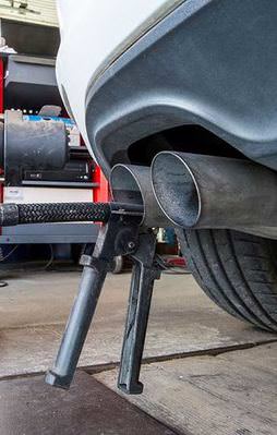 Otomobil devinden büyük skandal