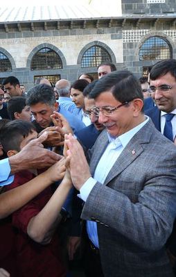 Davutoğlu'ndan kardeşlik çağrısı