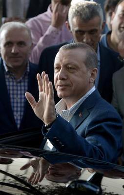Cumhurbaşkanı'ndan 5 dilde bayram mesajı
