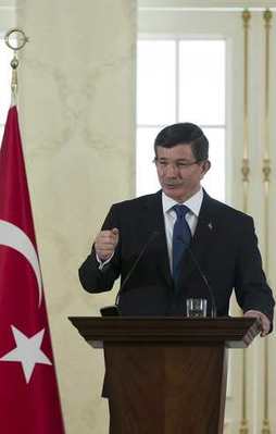 Davutoğlu : O bayrağı BM'de göndere çekeceğiz