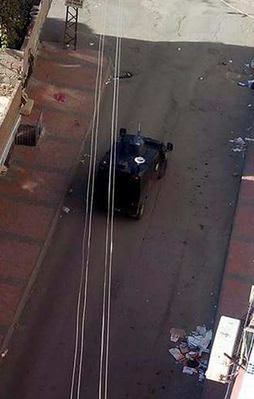 Hendek kazan teröri̇stler poli̇se saldırdı