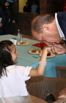 Erdoğan, çocuklarla bayramlaştı