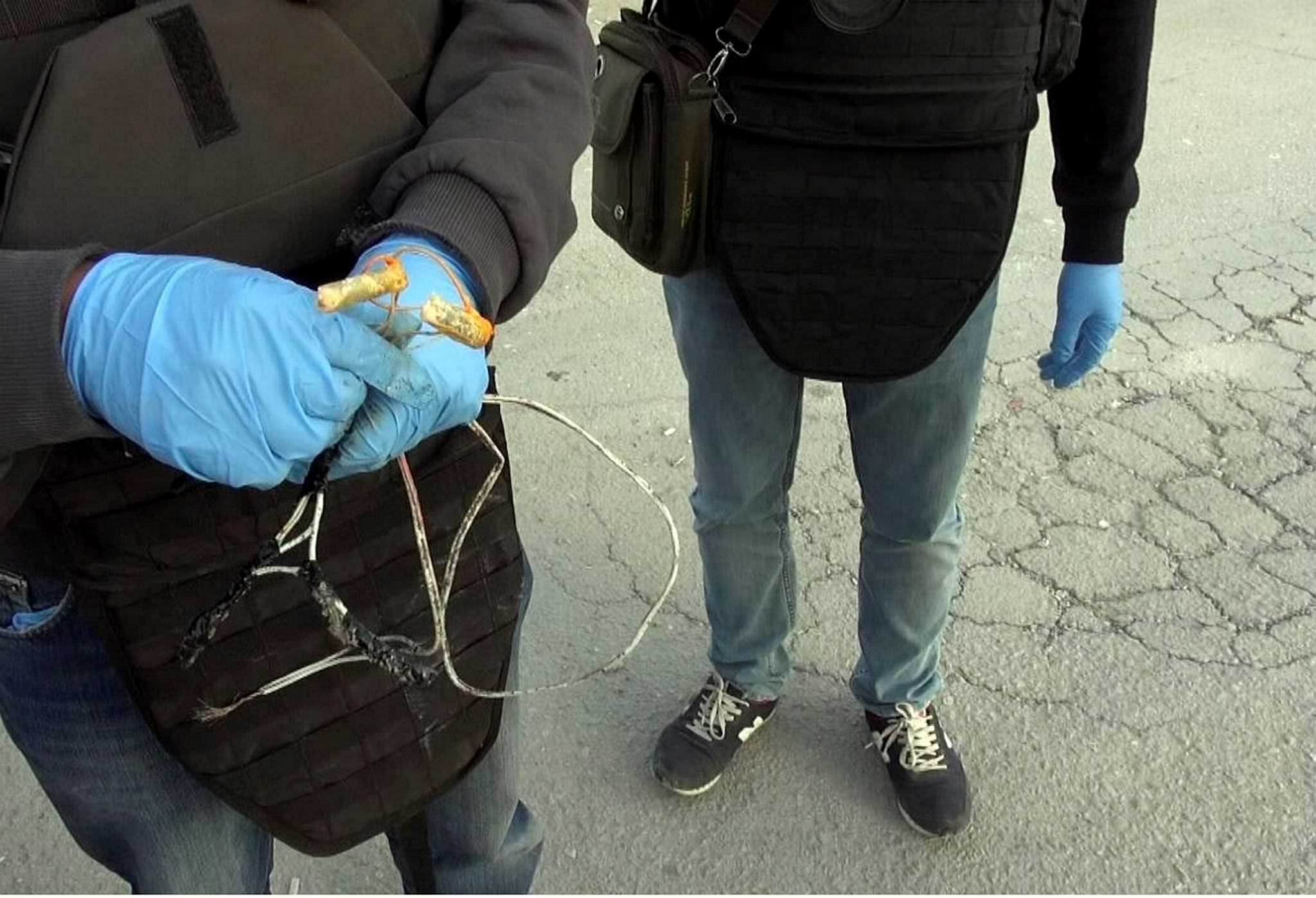 Van'da okul yolunda bomba bulundu-1