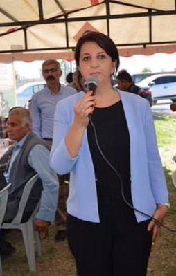 HDP'li Pervin Buldan terörist taziyesinde!