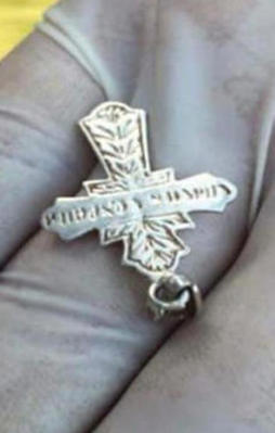 Teröristin boynundan haç kolye çıktı