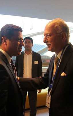 Demirtaş ile İhsanoğlu'ndan samimi pozlar