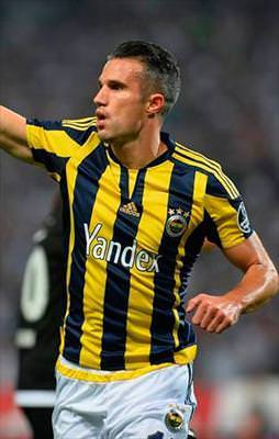 Van Persie Fernandao'yu 3'e katladı