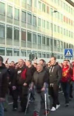 PKK’lılarla Neo-Naziler kol kola yürüdü