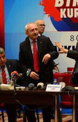 Kılıçdaroğlu'na ayakkabı fırlatan kişiye hapis cezası