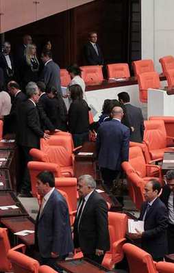 HDP'liler Meclis'i terk etti