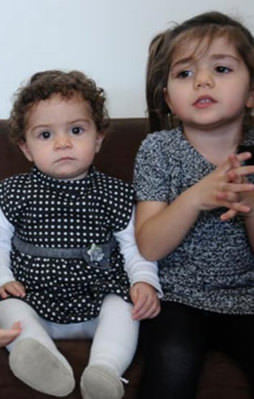 Bu üçüzlerin arasında 2 yaş fark var
