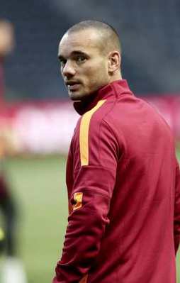 Sneijder 2 yıl daha Galatasaray'da