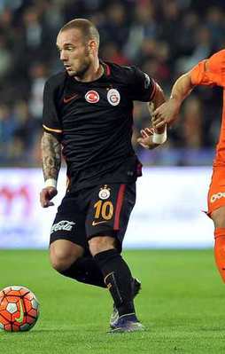 Aslan'dan zirveye pençe