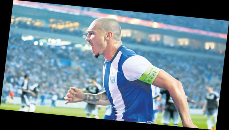 Fener'in gözü Maicon'da