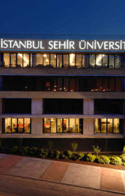 Paralel medya yazarı nasıl rektör olabiliyor?