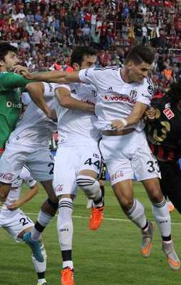 Beşiktaş zirveyi bırakmadı