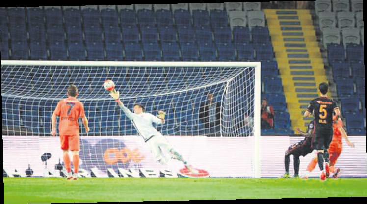 Muslera'dan inanılmaz refleks