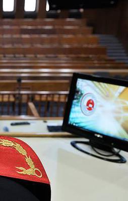 Mahkeme paralel hakimler hakkında karara vardı