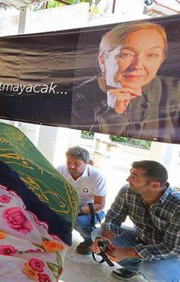 Sanatçı Tomris İncer toprağa verildi