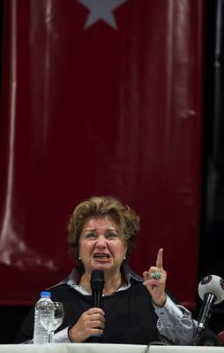 Kemalist teyzenin 'Yobaz' çığlıkları!