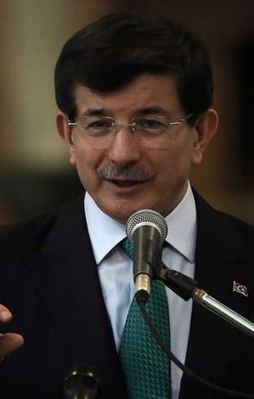 Davutoğlu'ndan önemli açıklamalar