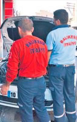 Sıfır otomobile kedi darbesi!