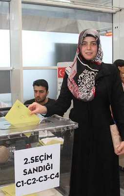 Gurbetçiler oy kullanmaya başladı