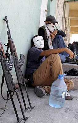 PKK'lı teröristler okula bomba attı