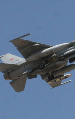 Ege'de Türk jetlerine taciz