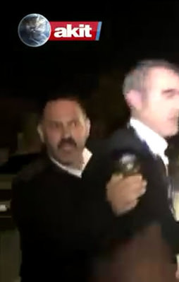 Paralelcilerden Akit TV canlı yayınına şok saldırı!