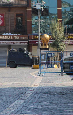Diyarbakır'da polise bombalı tuzak: 1 şehit
