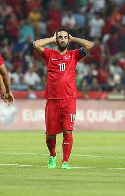 A Milli Futbol Takımı, sahaya siyah bantla çıktı