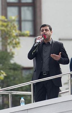 Demirtaş anma töreni bahanesiyle oy istedi