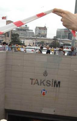 Taksim metro istasyonu kapatıldı