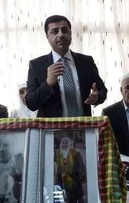 Hürriyet'in Demirtaş'ı cici gösterme çabası