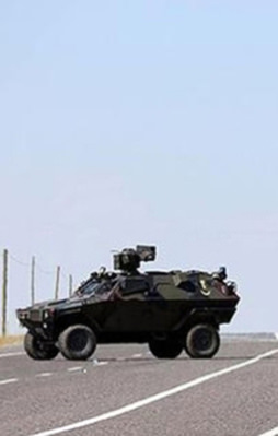 Hakkari'de askeri araç devrildi