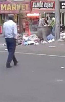 HDP'nin çağrısına uyan işçiler çöpleri etrafa saçtı
