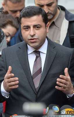 Demirtaş'ın imdadına abileri yetişti