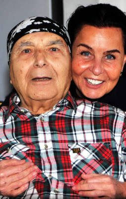 Memduh Ün vefat etti