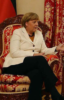Davutoğlu ile Merkel bir araya geldi