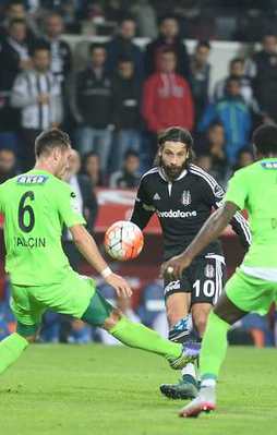 Kartal zirveyi bırakmadı