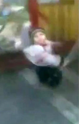 Çocuk parkında aslan dehşeti!