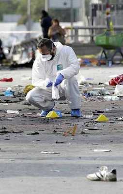Canlı bombayı ayakkabısı ele verdi