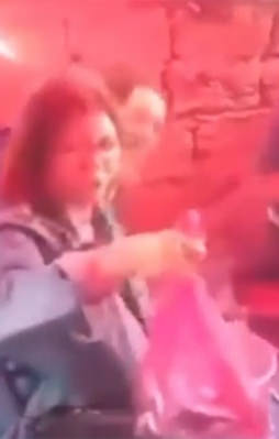 CHP'liler Trabzon'da hamsi dağıtarak oy istedi