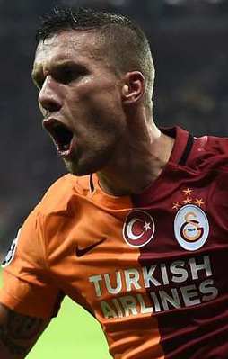 Poldi tarihe geçti!