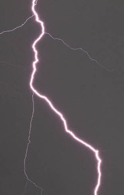 Hakkari'de askeri timin üzerine yıldırım düştü