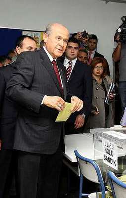 Bahçeli MHP'ye 'evet' diyebilecek mi?