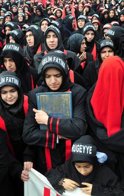 Kerbela şehitleri Aşura Meydanı'nda anıldı