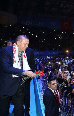 Cumhurbaşkanı Erdoğan gençlik şöleninde