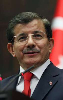 Başbakan Davutoğlu Facebook'ta gençlerle buluşuyor